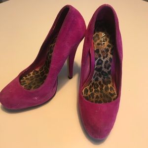 Magenta aldo suede heel
